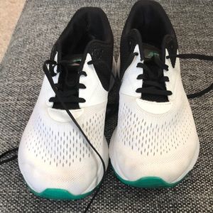 New balance women’s running shoes. Size 8